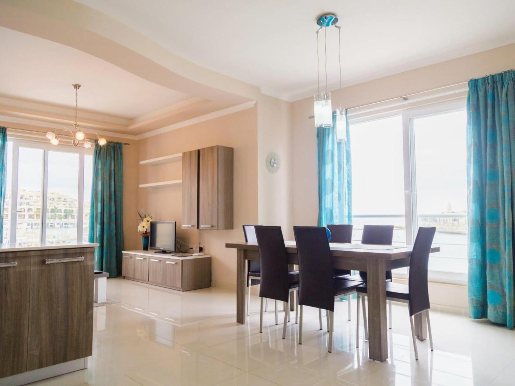 Riviera Holiday Apartments - Seafront - Wifi Marsaskala Bilik gambar