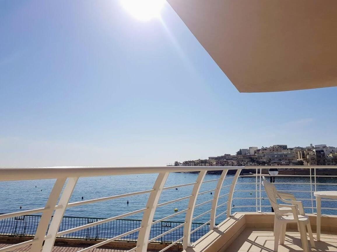 Riviera Holiday Apartments - Seafront - Wifi Marsaskala Bilik gambar