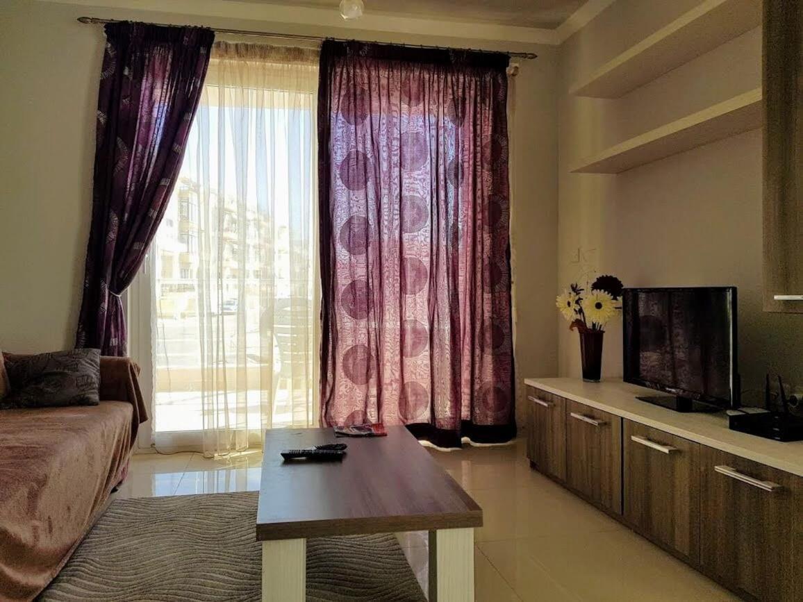 Riviera Holiday Apartments - Seafront - Wifi Marsaskala Bilik gambar