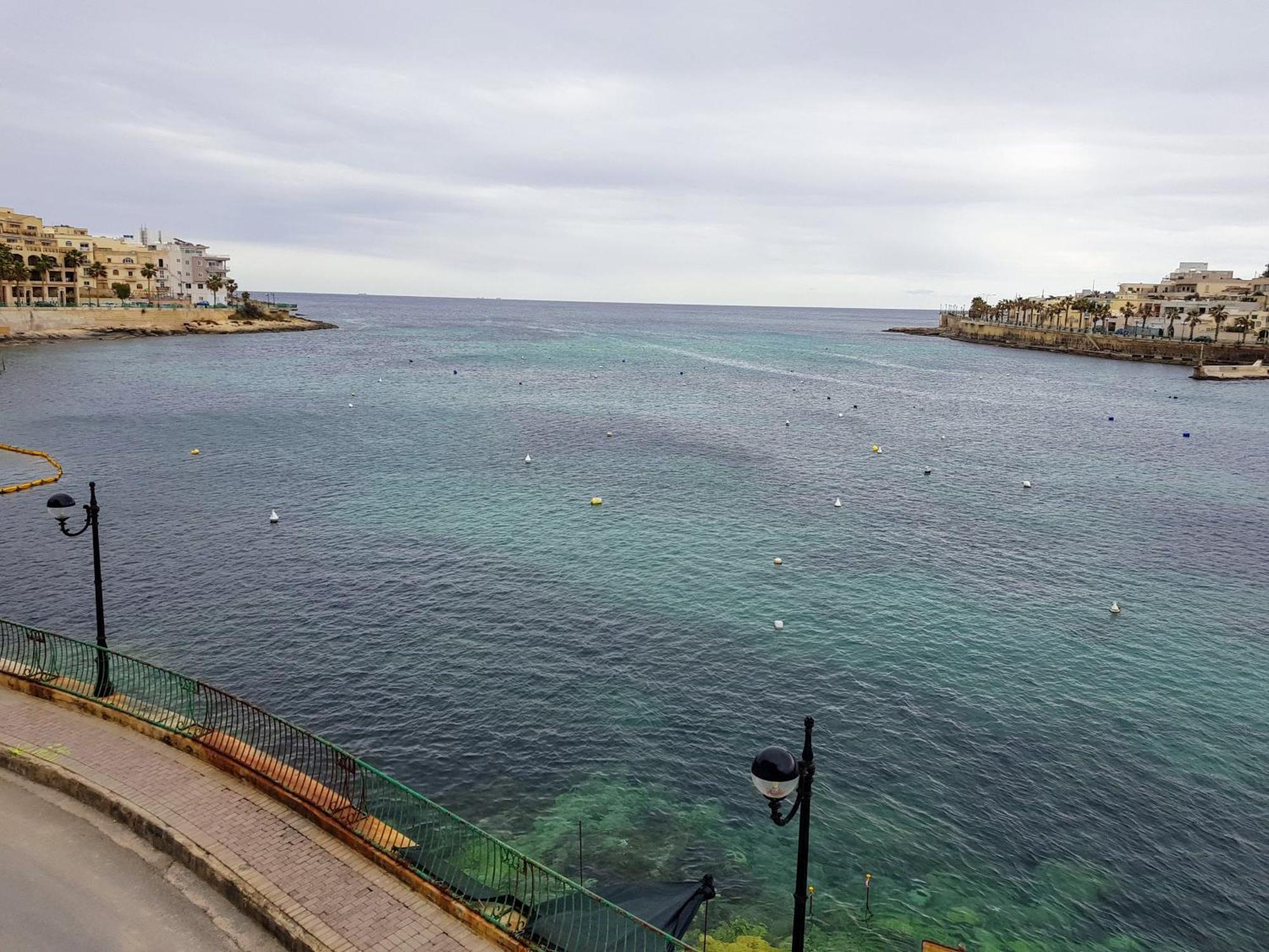 Riviera Holiday Apartments - Seafront - Wifi Marsaskala Bilik gambar